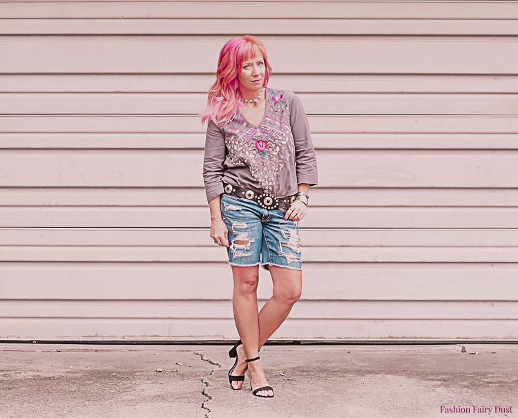 Embroidered tunic, denim Bermuda shorts and block heel sandals.