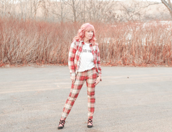 plaid suit_graphic tee_black pumps